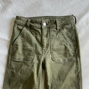 AMERICAN EAGLE || green jeans